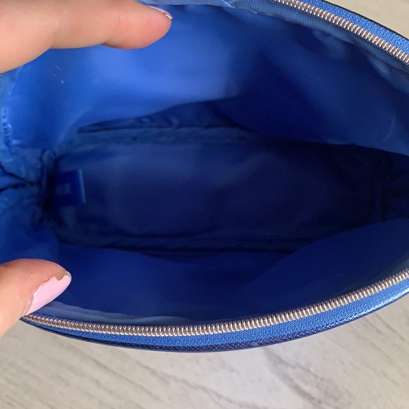 Two new La Mer makeup bags - Picture 8 of 8